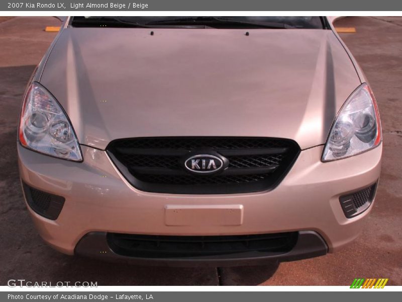 Light Almond Beige / Beige 2007 Kia Rondo LX