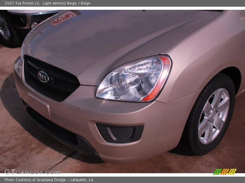 Light Almond Beige / Beige 2007 Kia Rondo LX