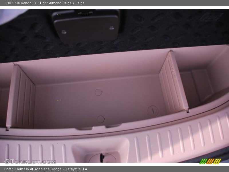 Light Almond Beige / Beige 2007 Kia Rondo LX