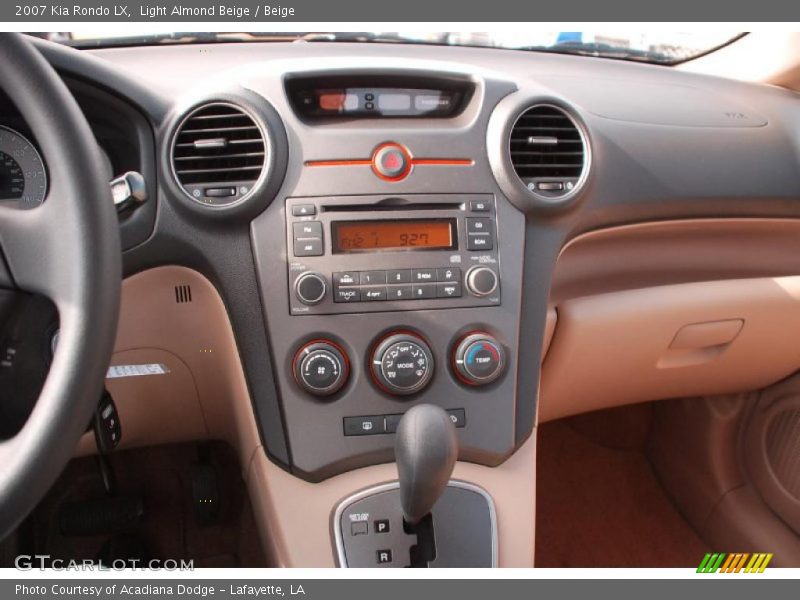 Light Almond Beige / Beige 2007 Kia Rondo LX