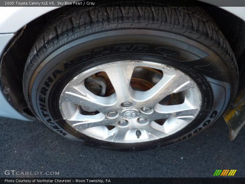Sky Blue Pearl / Gray 2005 Toyota Camry XLE V6