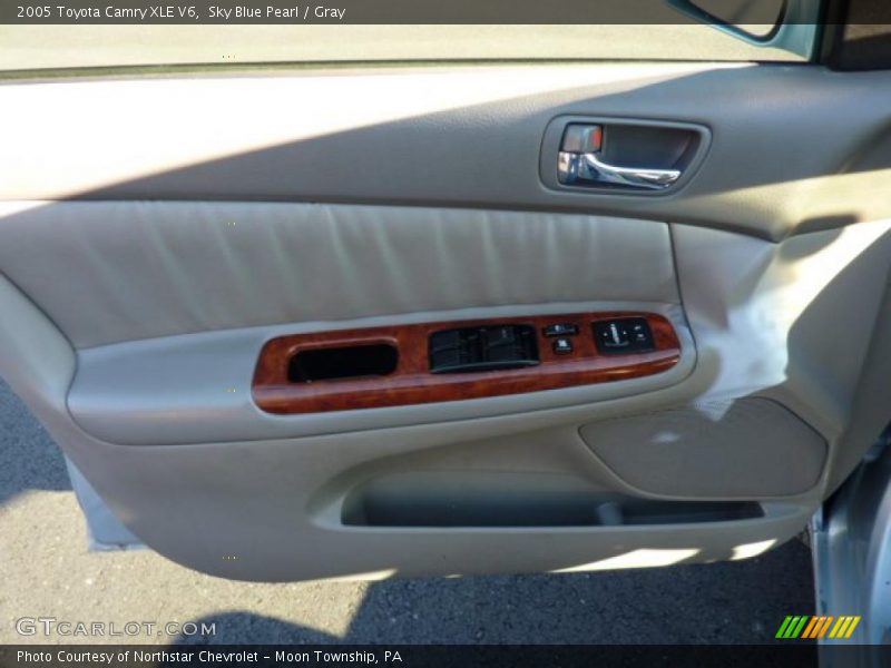 Sky Blue Pearl / Gray 2005 Toyota Camry XLE V6