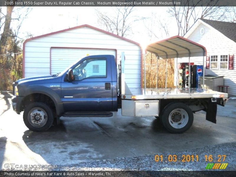 Medium Wedgewood Blue Metallic / Medium Flint 2005 Ford F550 Super Duty XL Regular Cab Chassis