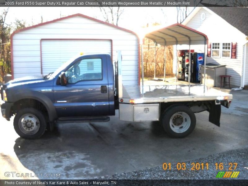 Medium Wedgewood Blue Metallic / Medium Flint 2005 Ford F550 Super Duty XL Regular Cab Chassis