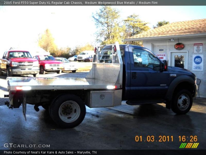 Medium Wedgewood Blue Metallic / Medium Flint 2005 Ford F550 Super Duty XL Regular Cab Chassis