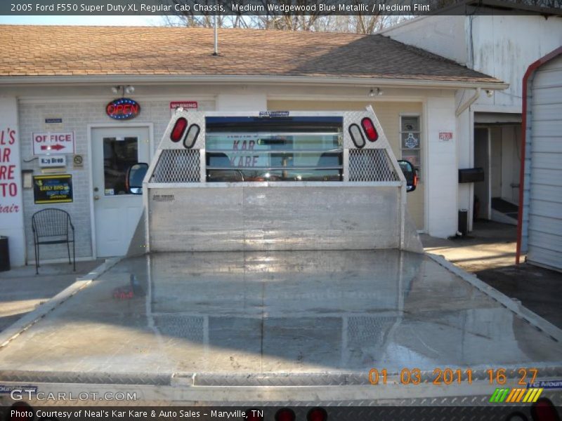 Medium Wedgewood Blue Metallic / Medium Flint 2005 Ford F550 Super Duty XL Regular Cab Chassis