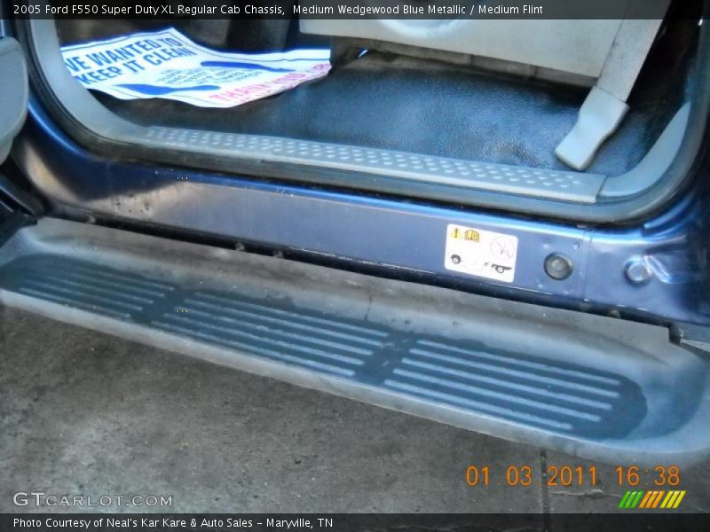 Medium Wedgewood Blue Metallic / Medium Flint 2005 Ford F550 Super Duty XL Regular Cab Chassis