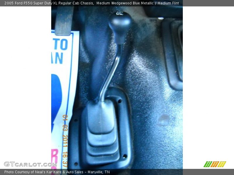 Medium Wedgewood Blue Metallic / Medium Flint 2005 Ford F550 Super Duty XL Regular Cab Chassis