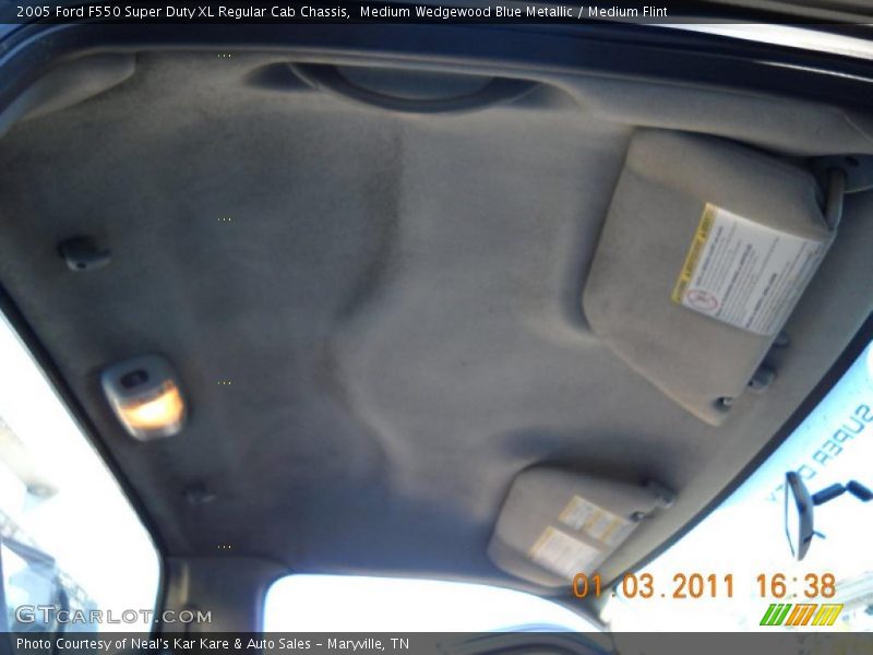 Medium Wedgewood Blue Metallic / Medium Flint 2005 Ford F550 Super Duty XL Regular Cab Chassis