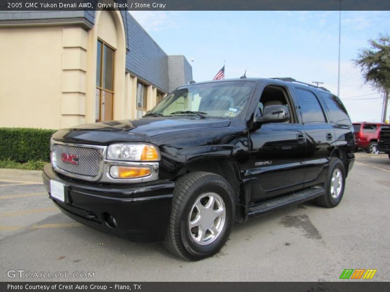 Onyx Black / Stone Gray 2005 GMC Yukon Denali AWD