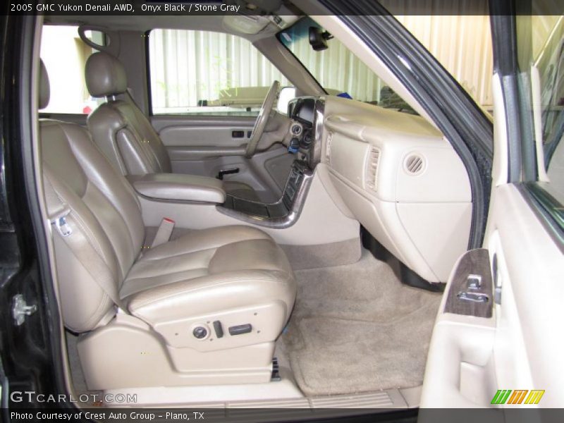 Onyx Black / Stone Gray 2005 GMC Yukon Denali AWD