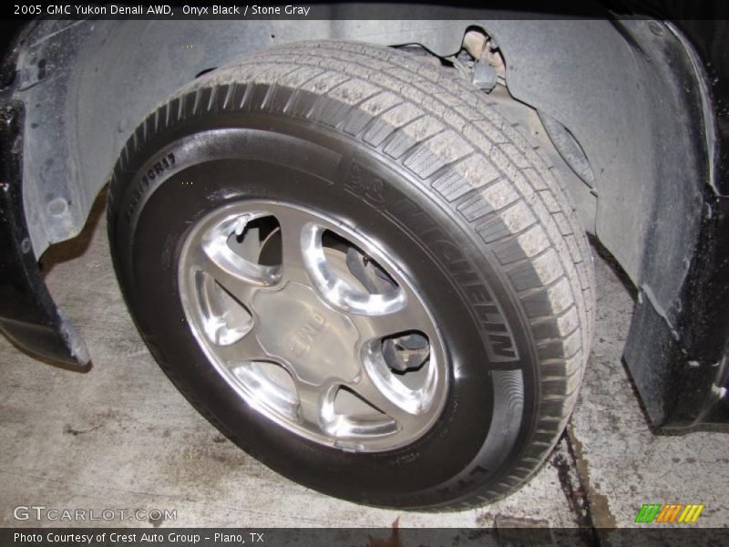 Onyx Black / Stone Gray 2005 GMC Yukon Denali AWD