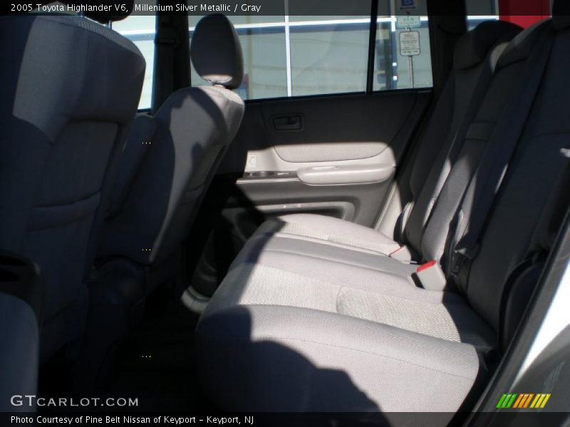 Millenium Silver Metallic / Gray 2005 Toyota Highlander V6