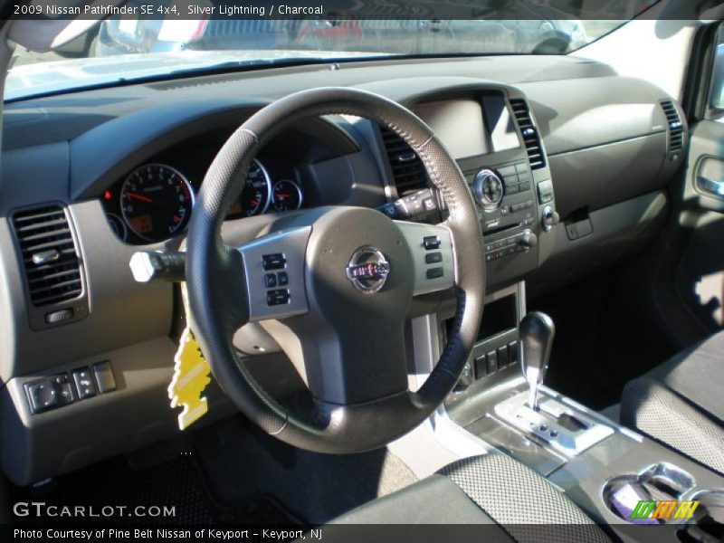 Silver Lightning / Charcoal 2009 Nissan Pathfinder SE 4x4