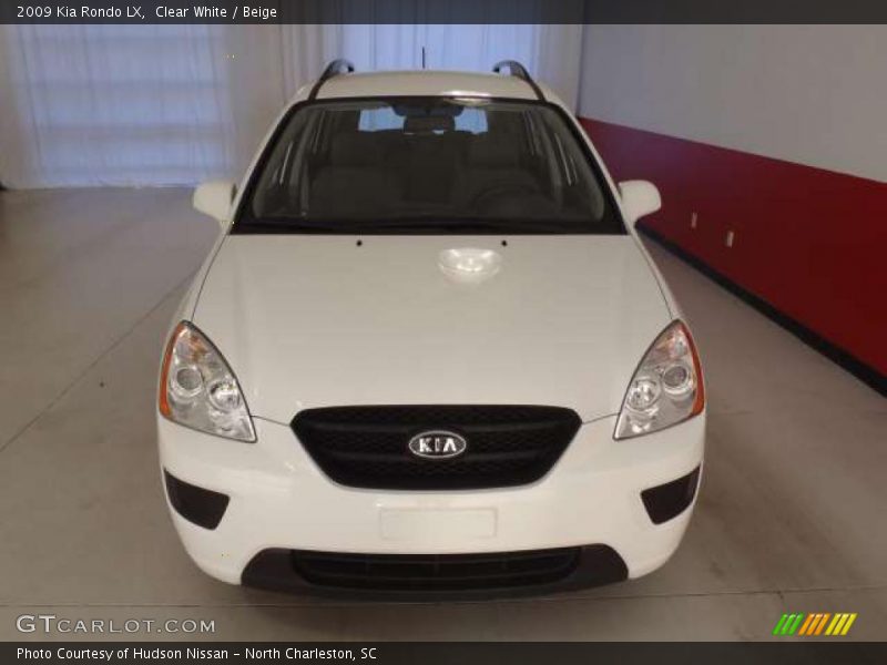 Clear White / Beige 2009 Kia Rondo LX