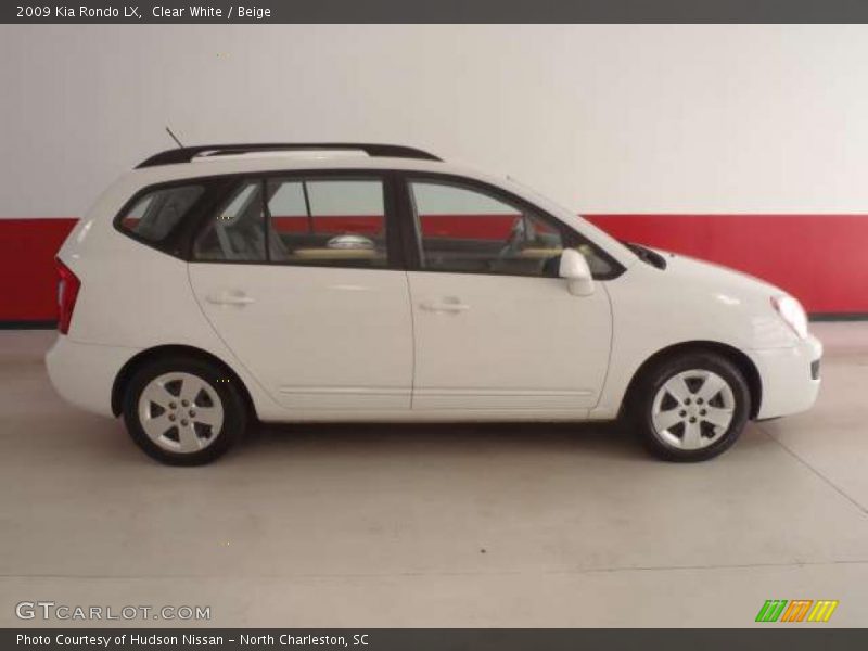 Clear White / Beige 2009 Kia Rondo LX