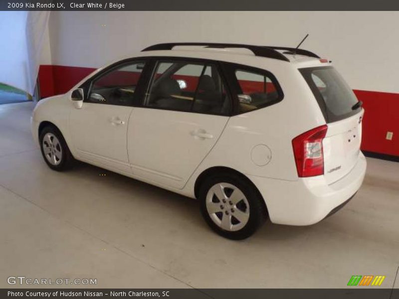 Clear White / Beige 2009 Kia Rondo LX