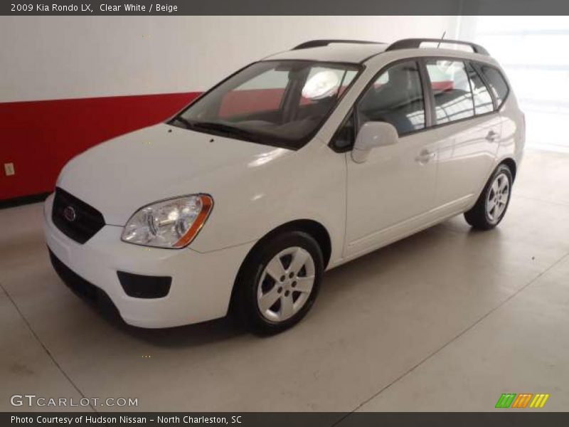 Clear White / Beige 2009 Kia Rondo LX