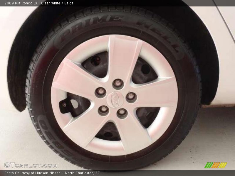 Clear White / Beige 2009 Kia Rondo LX