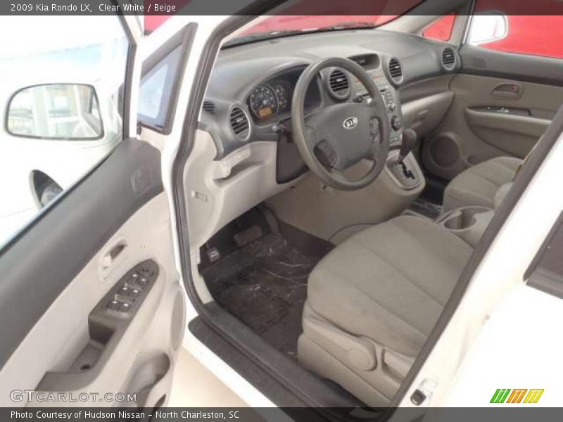 Clear White / Beige 2009 Kia Rondo LX