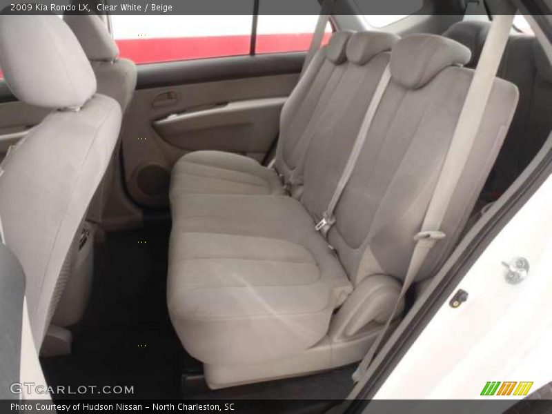 Clear White / Beige 2009 Kia Rondo LX