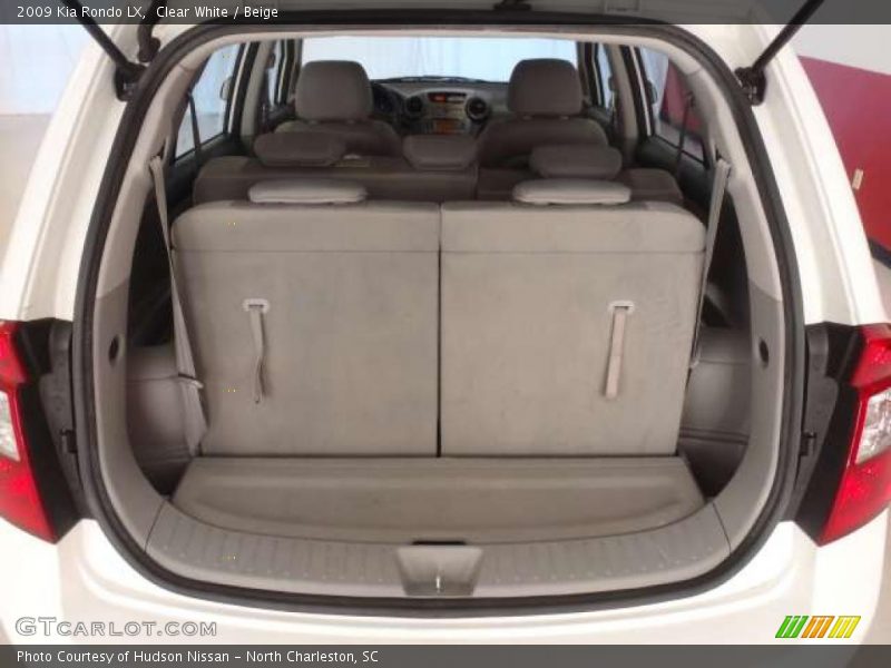 Clear White / Beige 2009 Kia Rondo LX