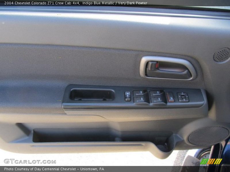 Indigo Blue Metallic / Very Dark Pewter 2004 Chevrolet Colorado Z71 Crew Cab 4x4