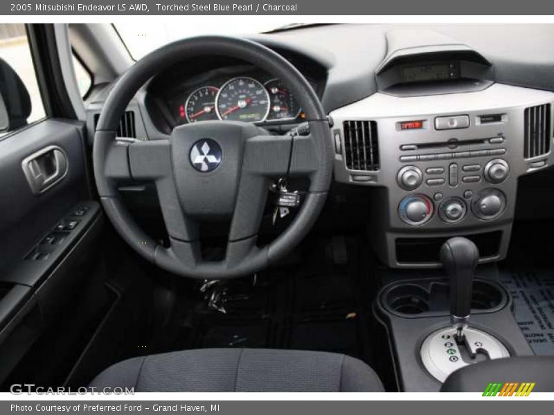 Dashboard of 2005 Endeavor LS AWD