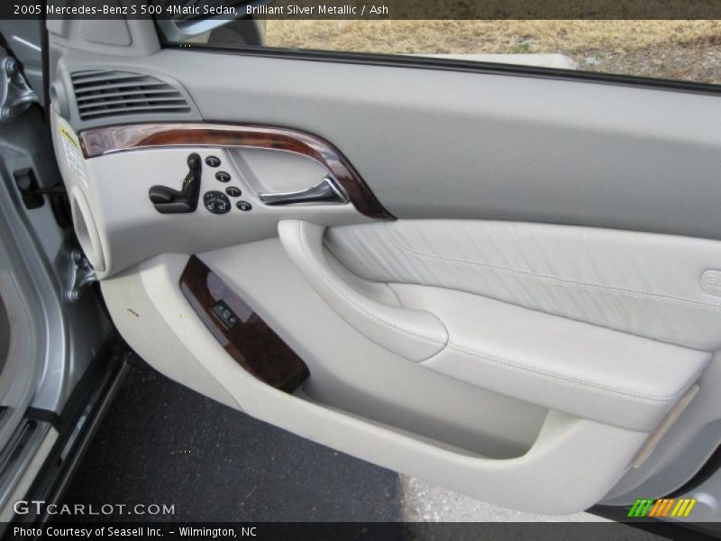 Door Panel of 2005 S 500 4Matic Sedan