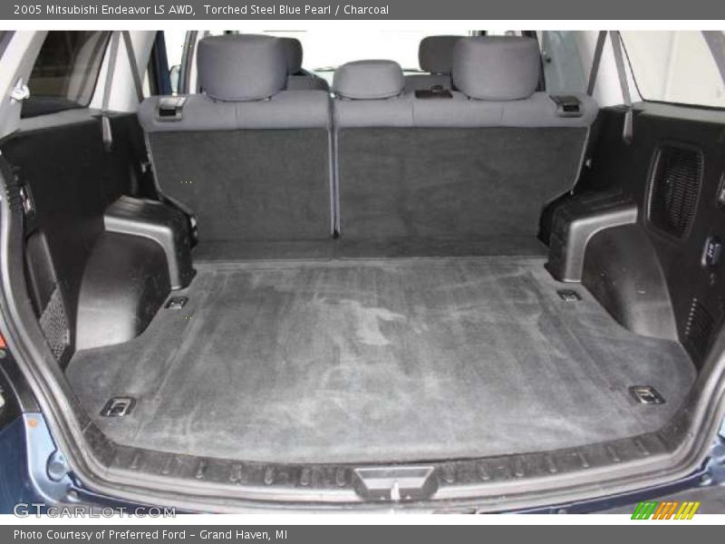  2005 Endeavor LS AWD Trunk