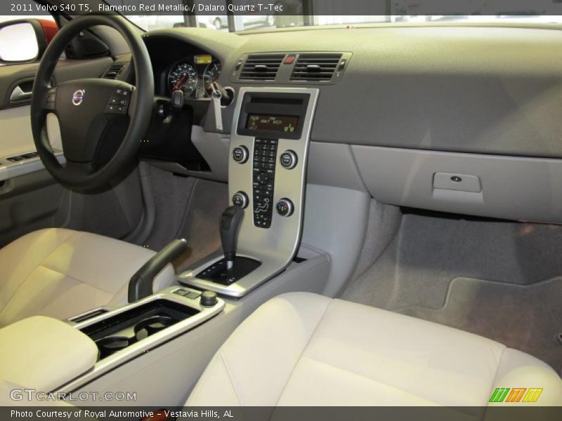  2011 S40 T5 Dalaro Quartz T-Tec Interior