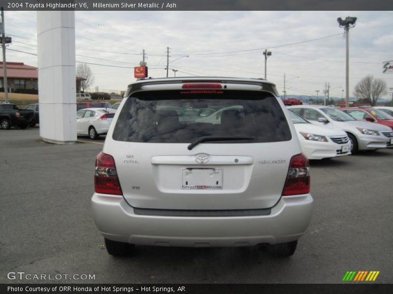 Millenium Silver Metallic / Ash 2004 Toyota Highlander V6