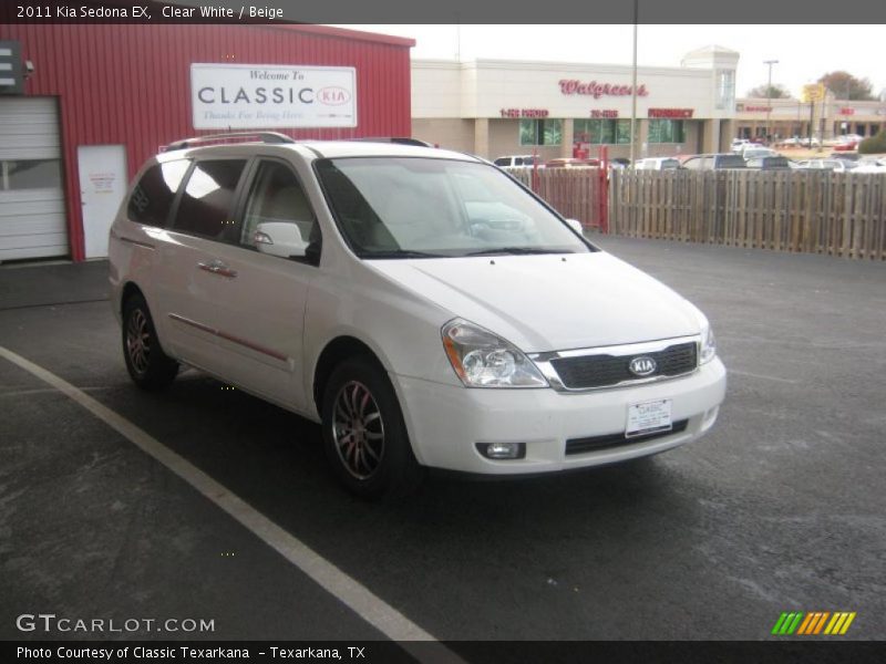 Clear White / Beige 2011 Kia Sedona EX