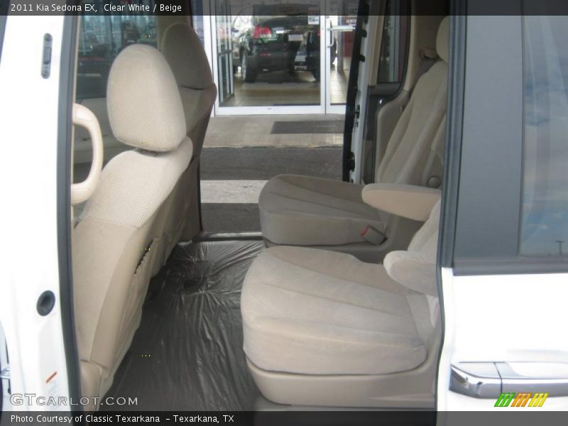 Clear White / Beige 2011 Kia Sedona EX