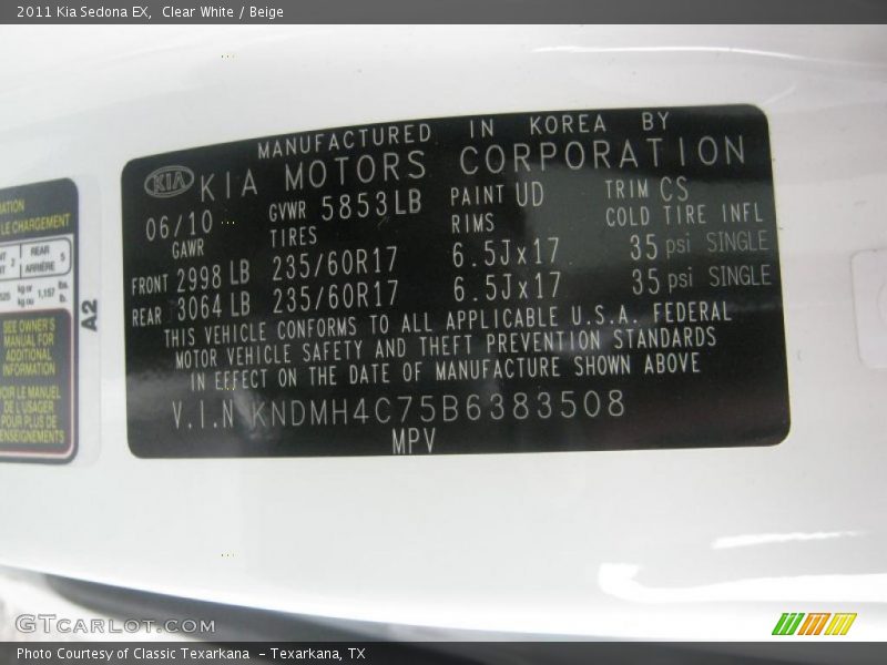 2011 Sedona EX Clear White Color Code UD