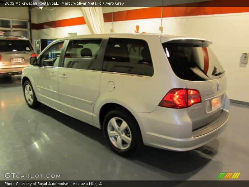 Mercury Sliver Metallic / Aero Grey 2009 Volkswagen Routan SEL