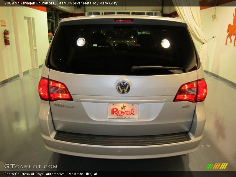 Mercury Sliver Metallic / Aero Grey 2009 Volkswagen Routan SEL