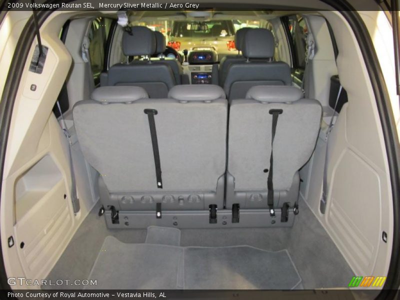  2009 Routan SEL Trunk