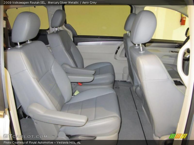  2009 Routan SEL Aero Grey Interior