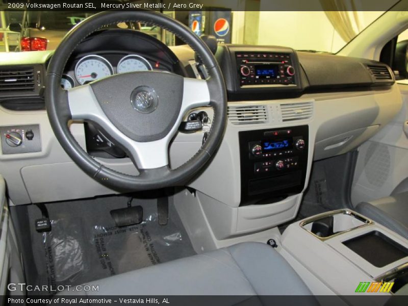  2009 Routan SEL Aero Grey Interior
