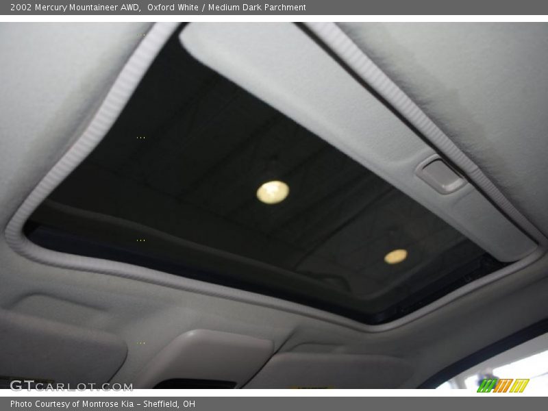 Oxford White / Medium Dark Parchment 2002 Mercury Mountaineer AWD