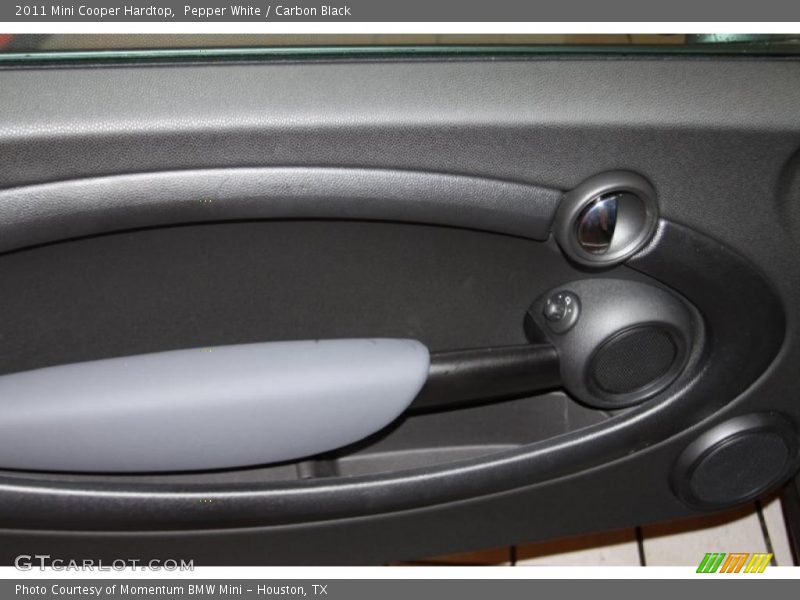 Pepper White / Carbon Black 2011 Mini Cooper Hardtop