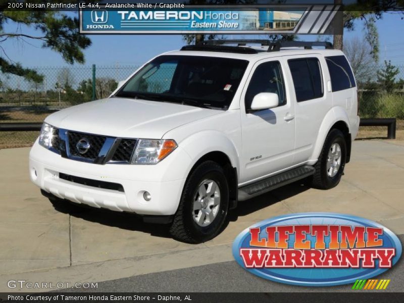 Avalanche White / Graphite 2005 Nissan Pathfinder LE 4x4