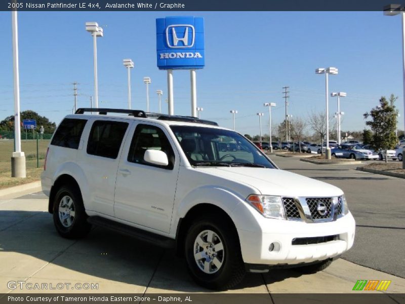 Avalanche White / Graphite 2005 Nissan Pathfinder LE 4x4