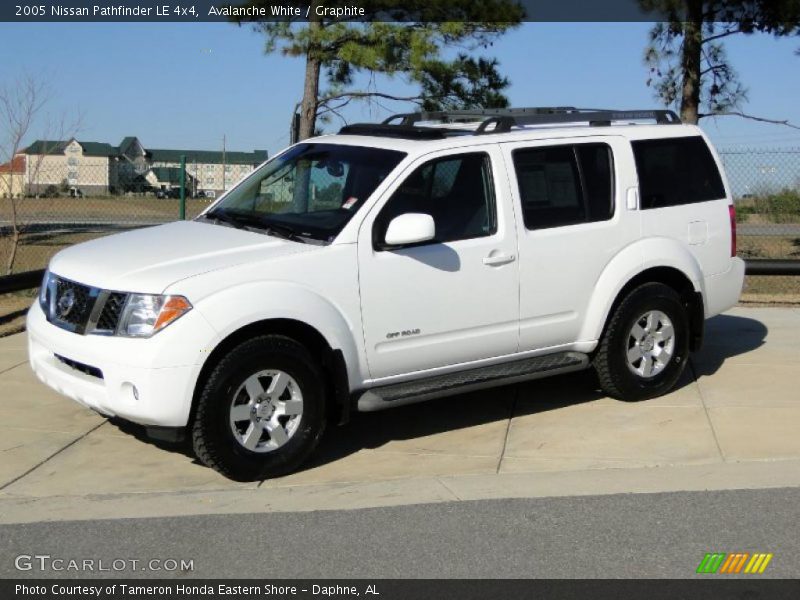 Avalanche White / Graphite 2005 Nissan Pathfinder LE 4x4