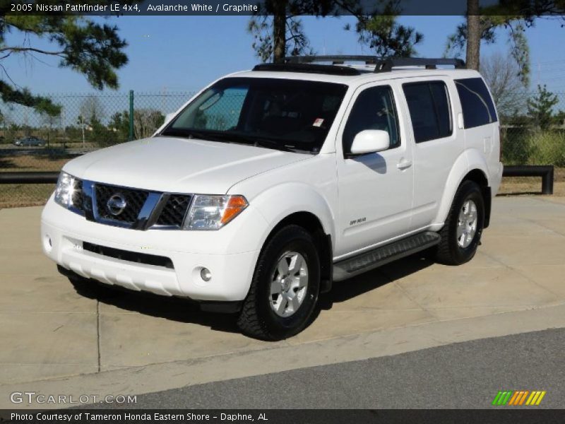 Avalanche White / Graphite 2005 Nissan Pathfinder LE 4x4