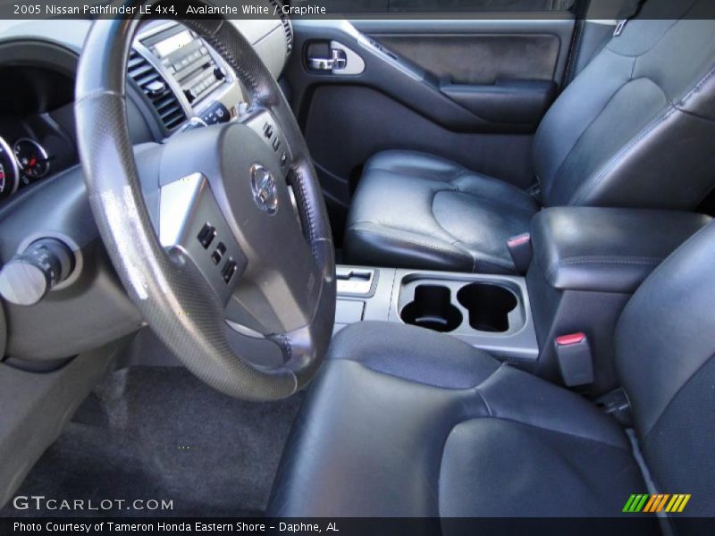 Avalanche White / Graphite 2005 Nissan Pathfinder LE 4x4