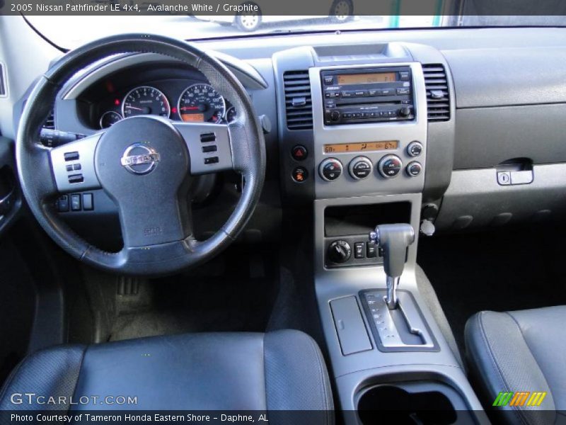 Avalanche White / Graphite 2005 Nissan Pathfinder LE 4x4