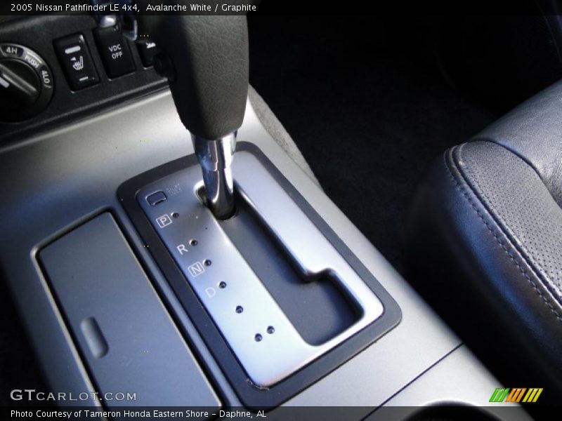 Avalanche White / Graphite 2005 Nissan Pathfinder LE 4x4