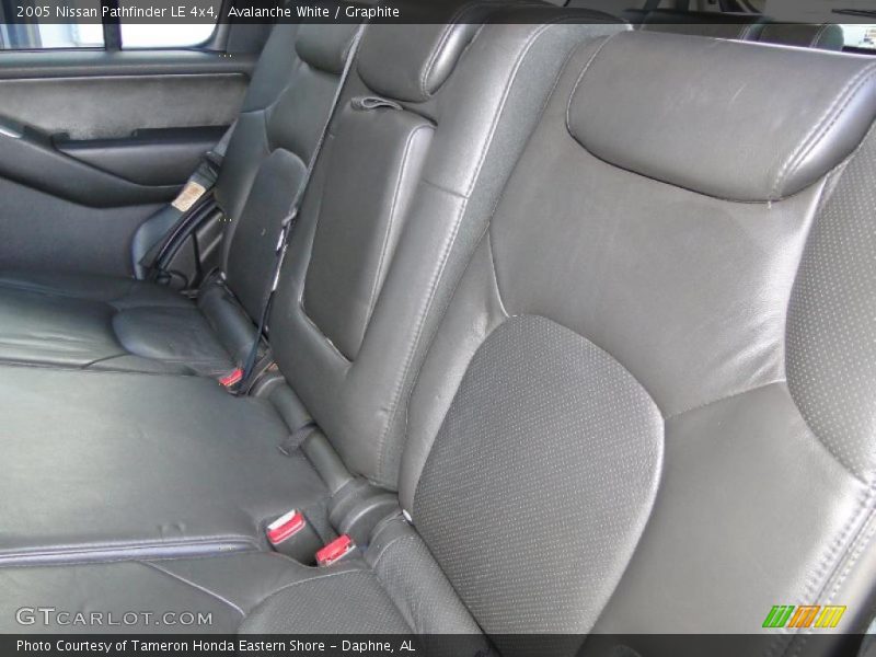 Avalanche White / Graphite 2005 Nissan Pathfinder LE 4x4